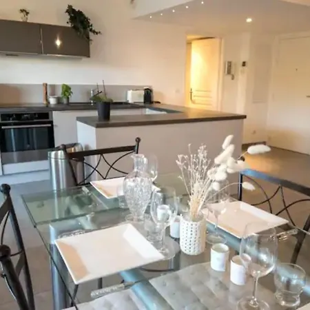 Le Prince Apartment *